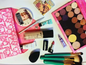 How to Pack a Travel Makeup Bag